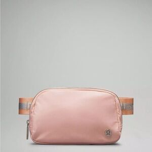 LULULEMON NWT EVERYDAY 1 LITER CROSSBODY